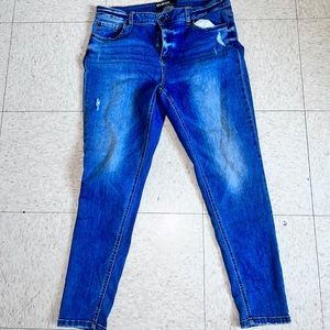 Women’s plus size jeans blue ripped